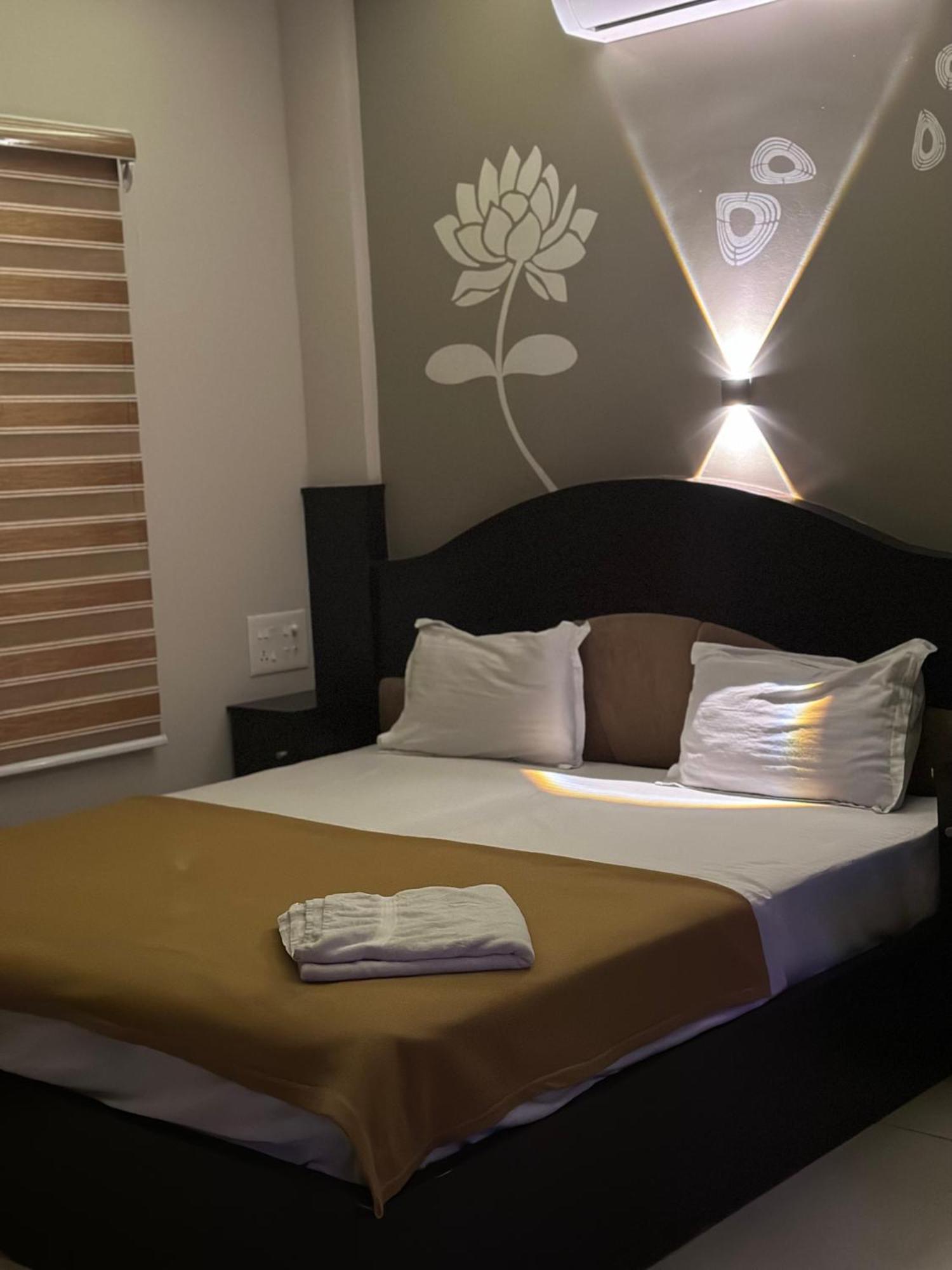 Hotel Metro Residency Kochi Exterior foto